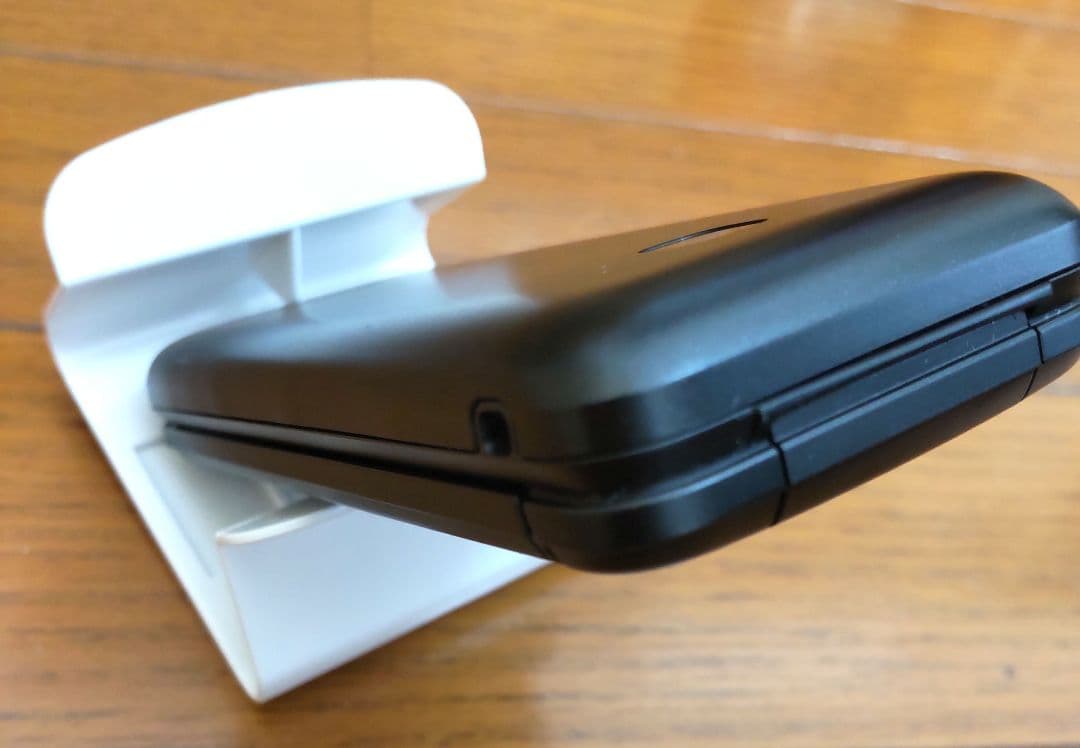 【美品】GRATINA KYF42 ブラック　携帯電話