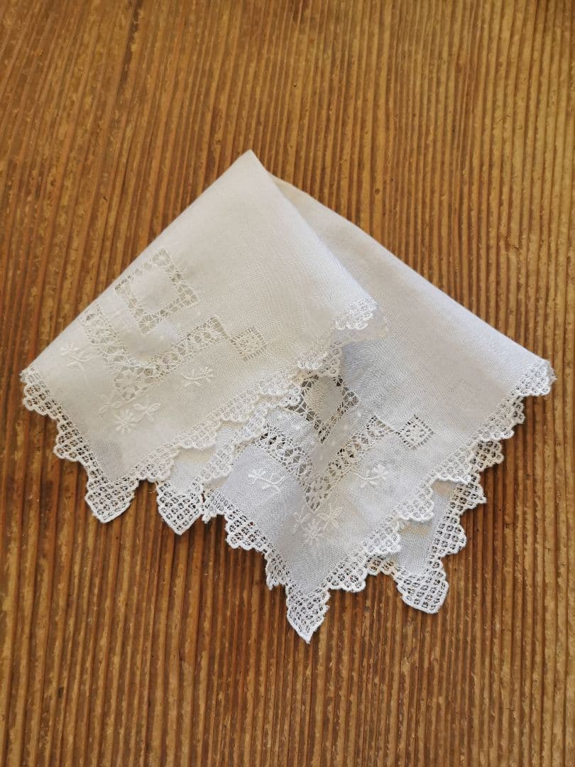 アンティーク ドローン&ニードルワーク リネンクロスハンカチ 総刺繍スカラップ✵