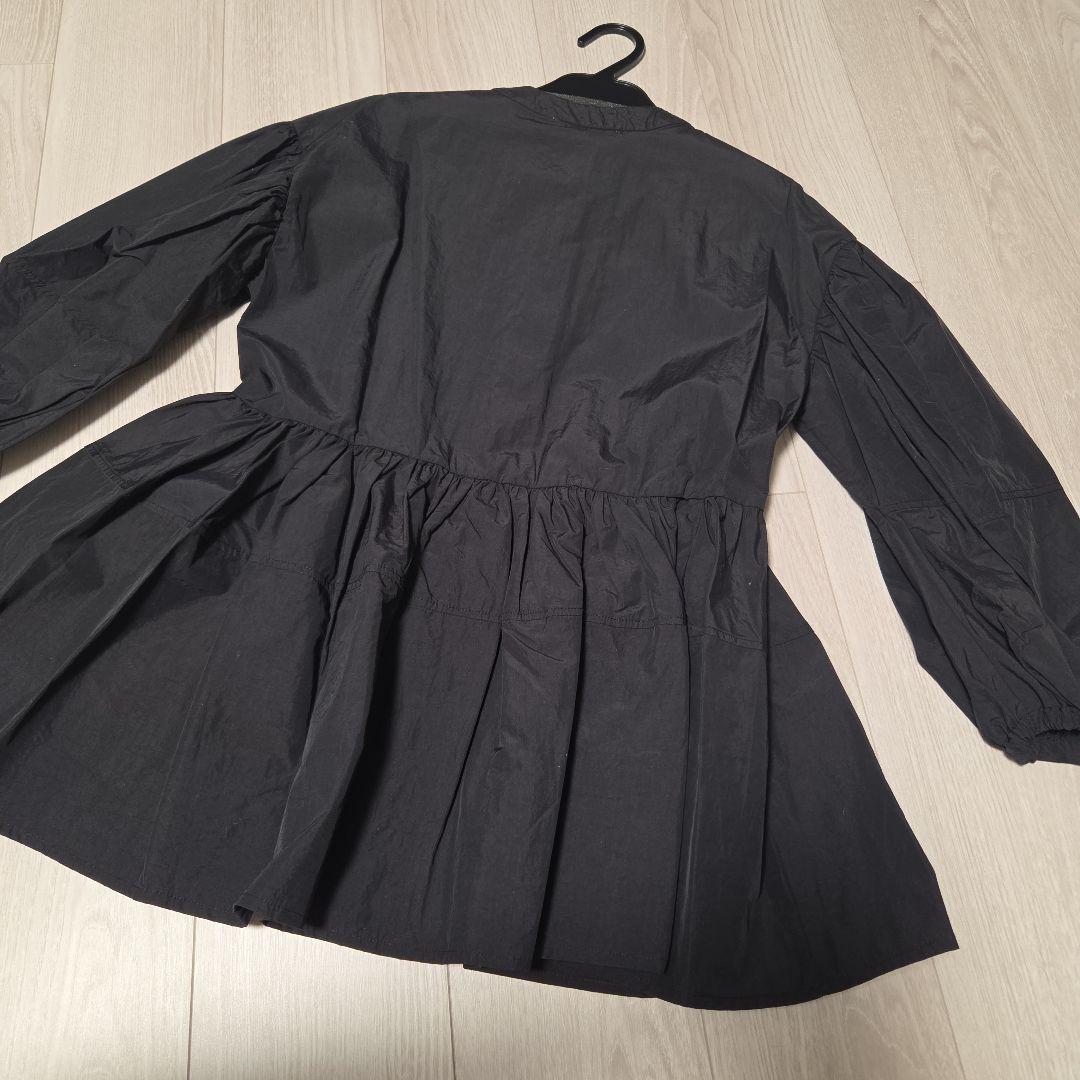 匿名発送　新品タグ付き　ビアズリー　ペプラムジップブルゾン　黒