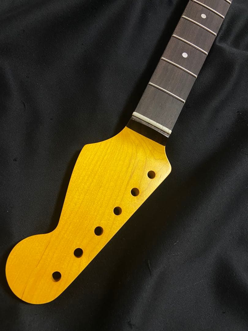 ストラトキャスタービンテージネック（No1）ビンテージカラーニトロサテン塗装