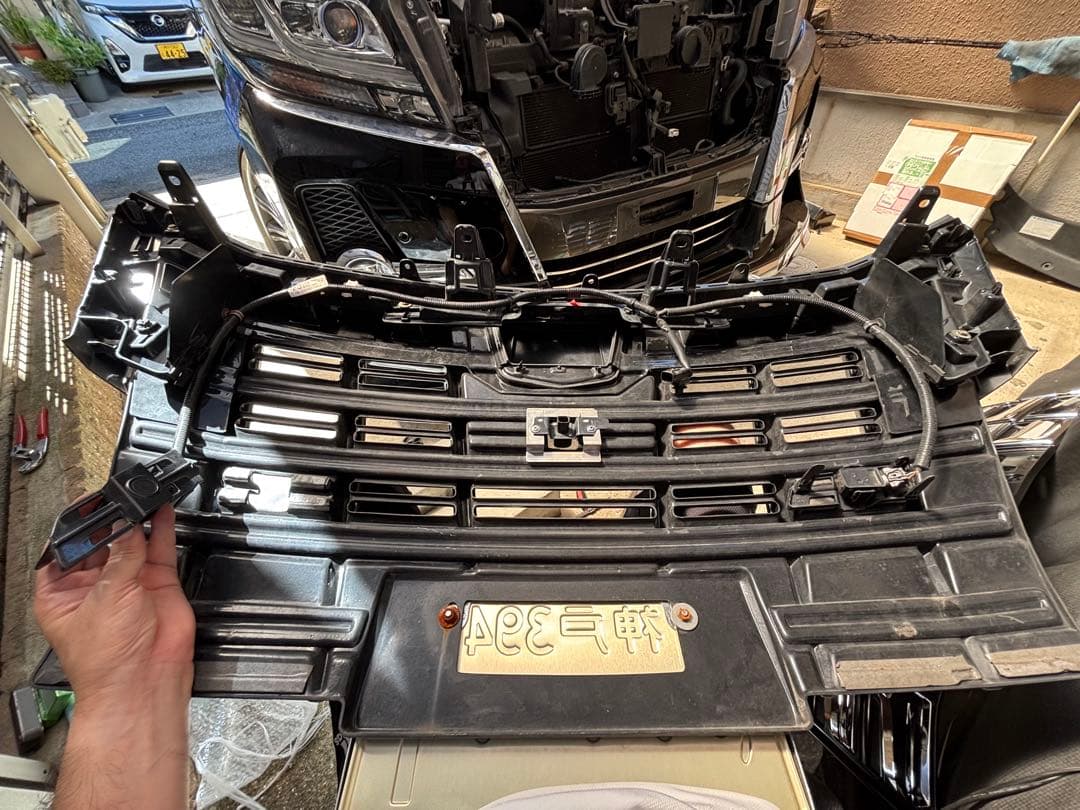 アルファード30系フロントグリル(縦グリルブラック塗装)