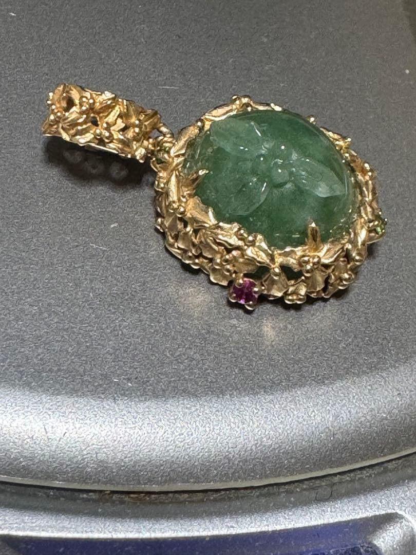 SALE 最終価格貴重！未使用14Ｋグリーンジェイド 花彫刻 ペンダントトップ