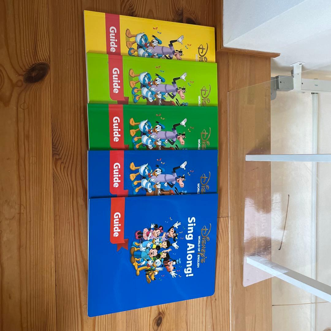 美品・未開封多数　DWEディズニー英語システム(DVD36枚、CD8枚、その他)