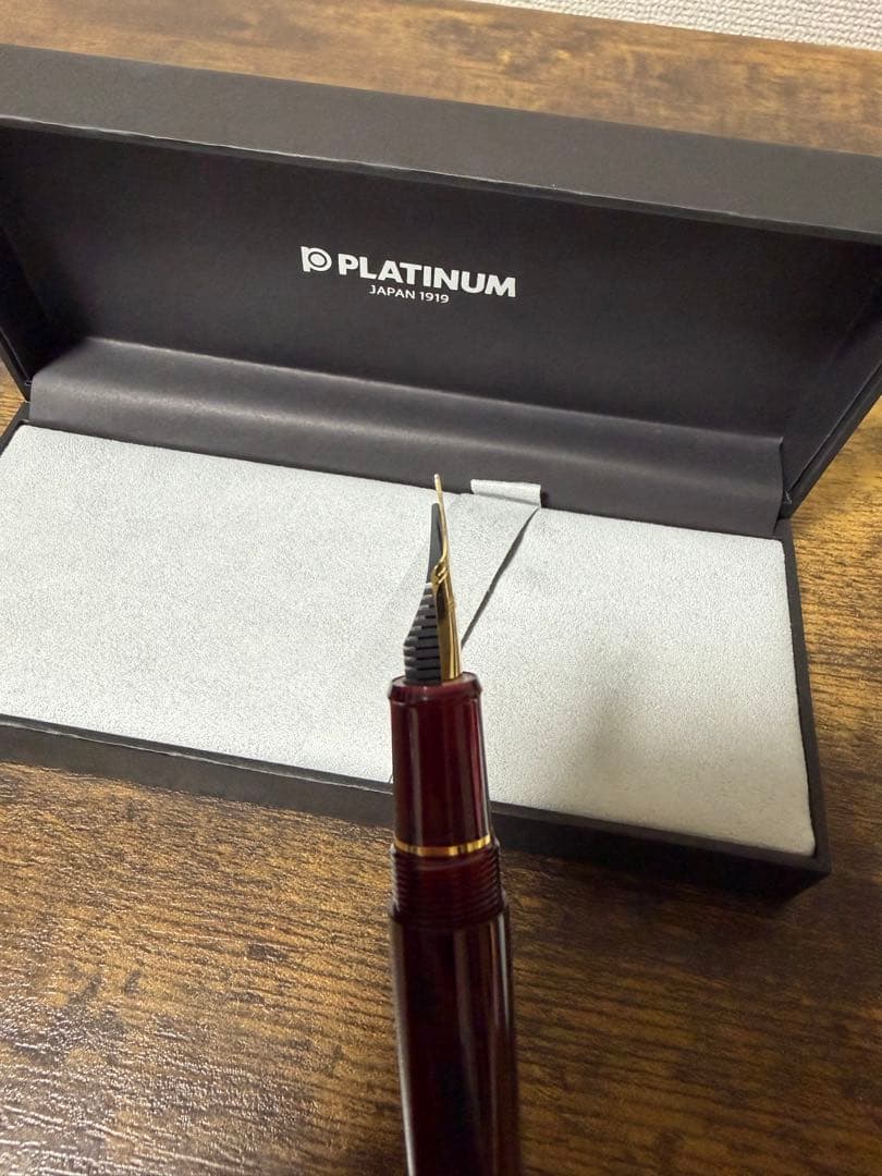 新品未使用　ブルゴーニュ　14金　ゴールド　プラチナ　万年筆　細時　備品付き