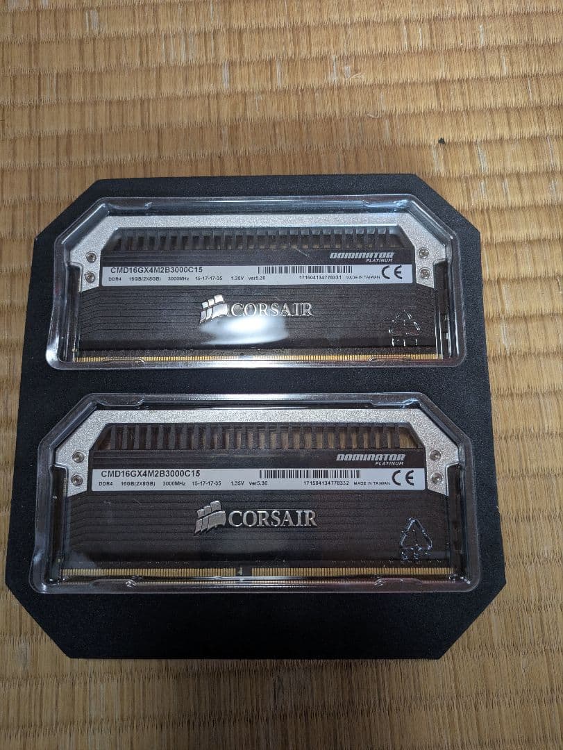 メモリー CORSAIR DDR4-3000 8Gx2 16GB