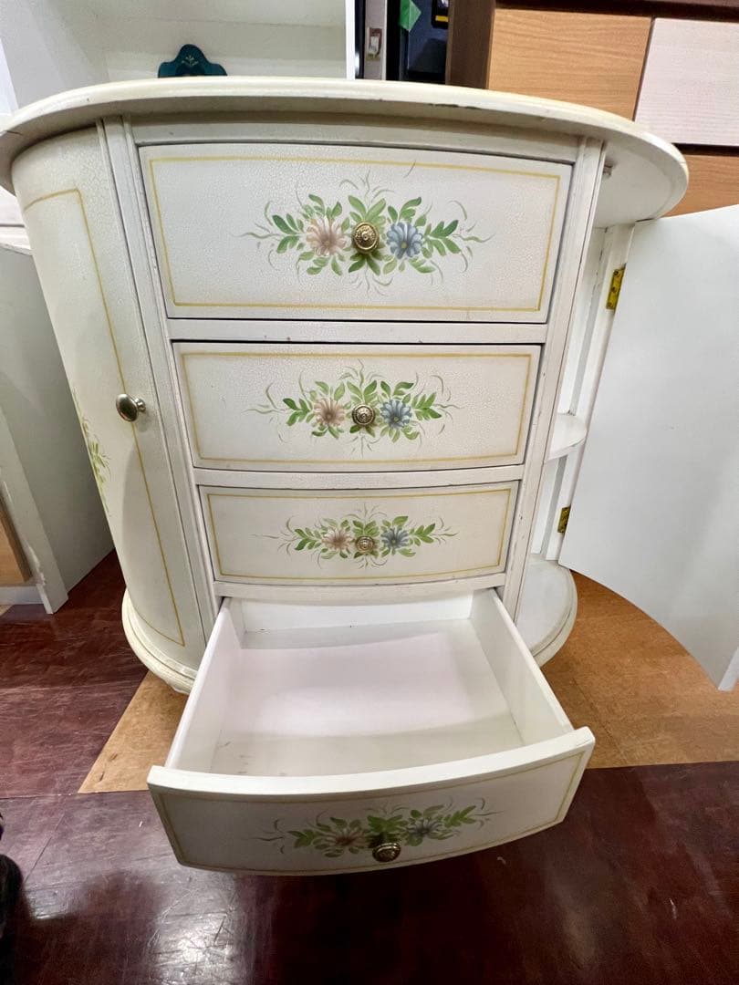 【地域限定無料配送】可愛い花柄装飾の白いキャビネット