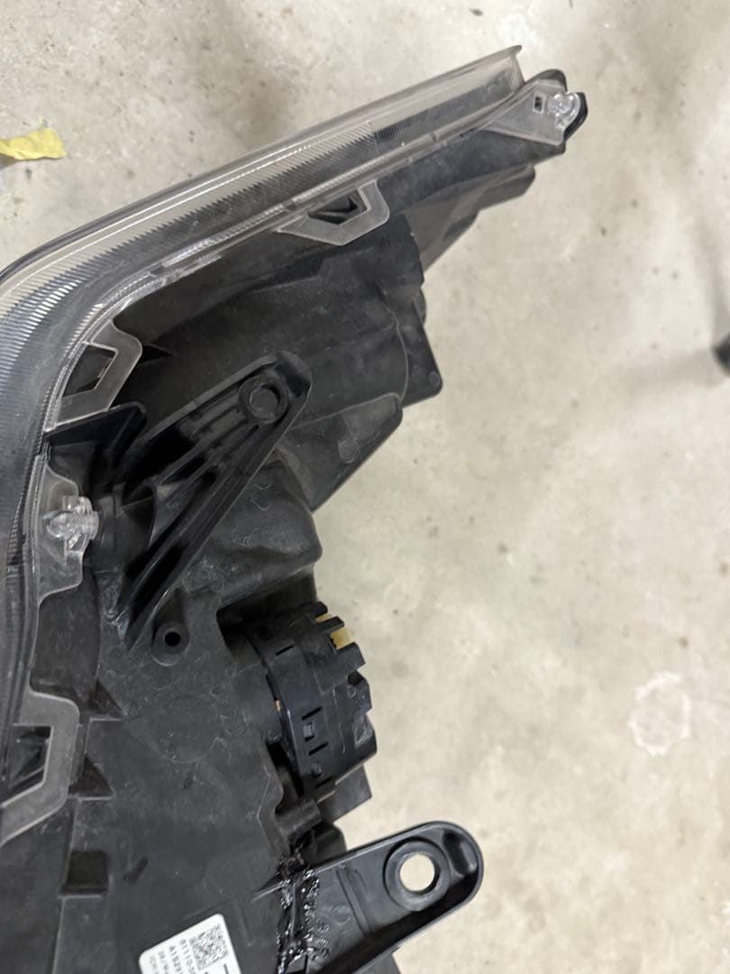 30アルファード 右ヘッドライト