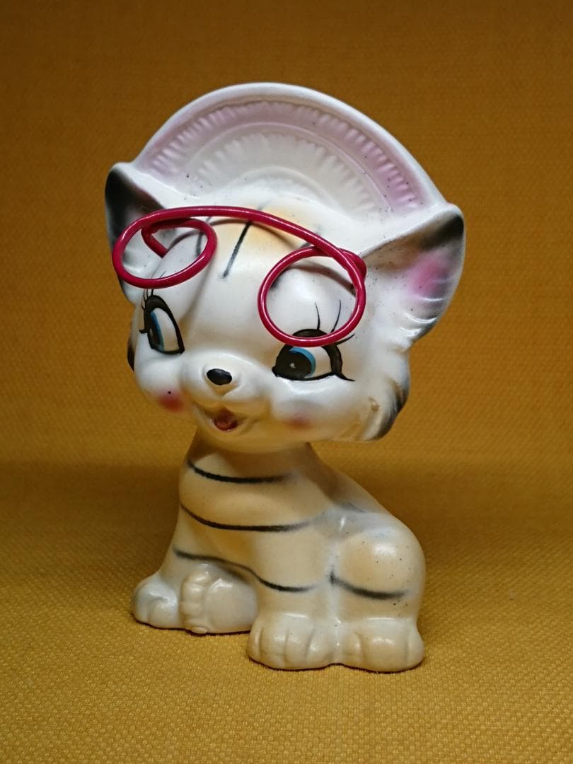 ネコ　猫　白猫　陶器　オブジェ　置物　インテリア　工芸品　美術品　A3326