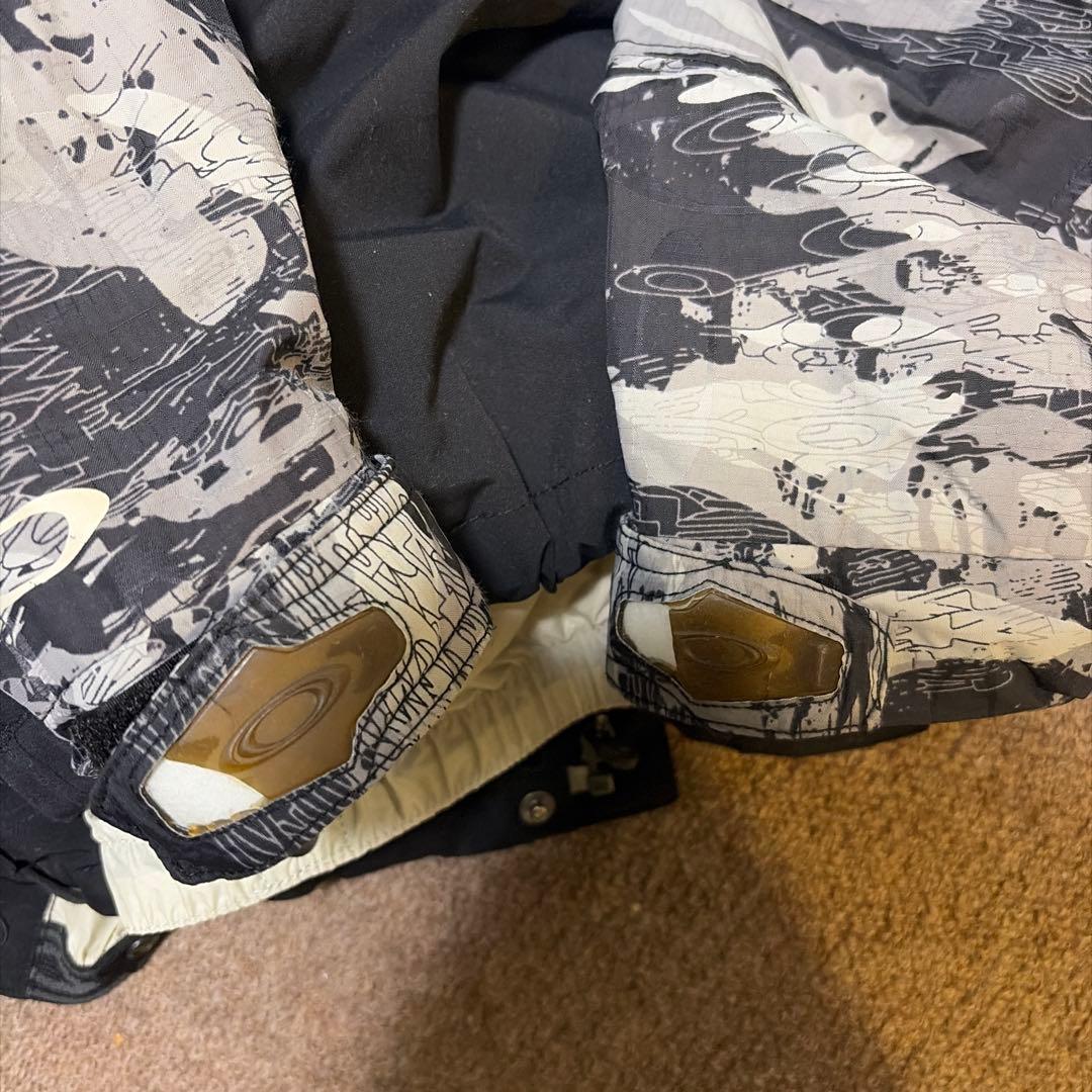 Oakley スキーウェア 黒/グレー 迷彩柄