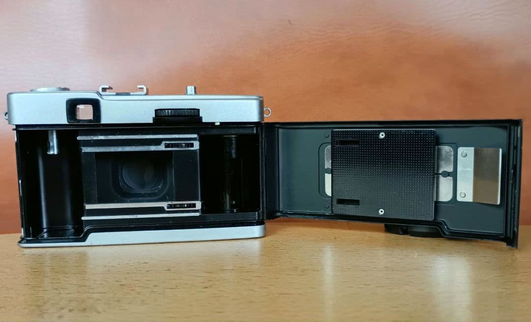 フィルムカメラ【整備、完動品】オリンパストリップ35