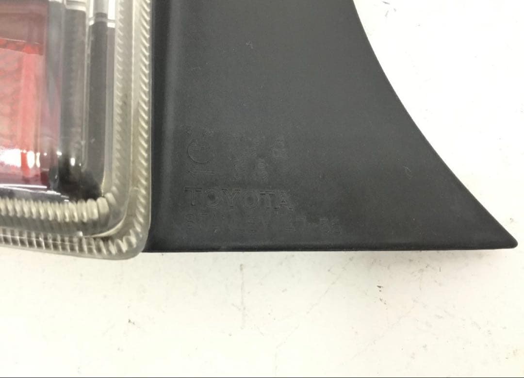 送料込み！トヨタ 純正 30 プリウス G’s テールランプ ZVW30 後期