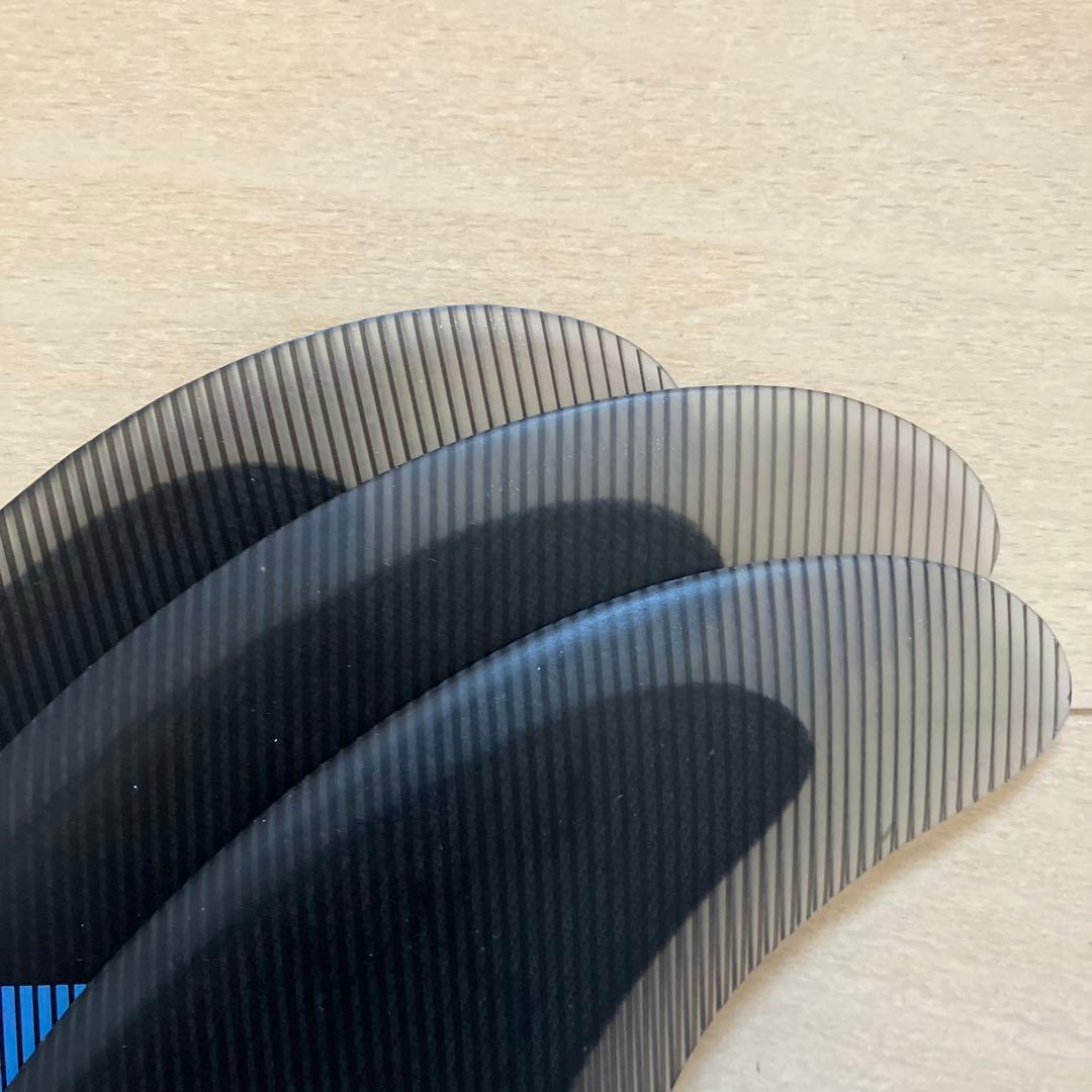 イ*ー様 美品 FCS2フィン パフォーマー PERFORMER M トライ