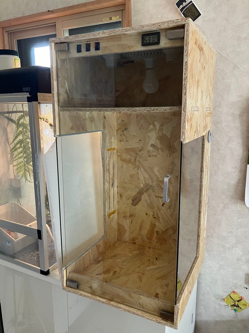 爬虫類　木製飼育ケージ　前面ガラス無し　40X40X80CM