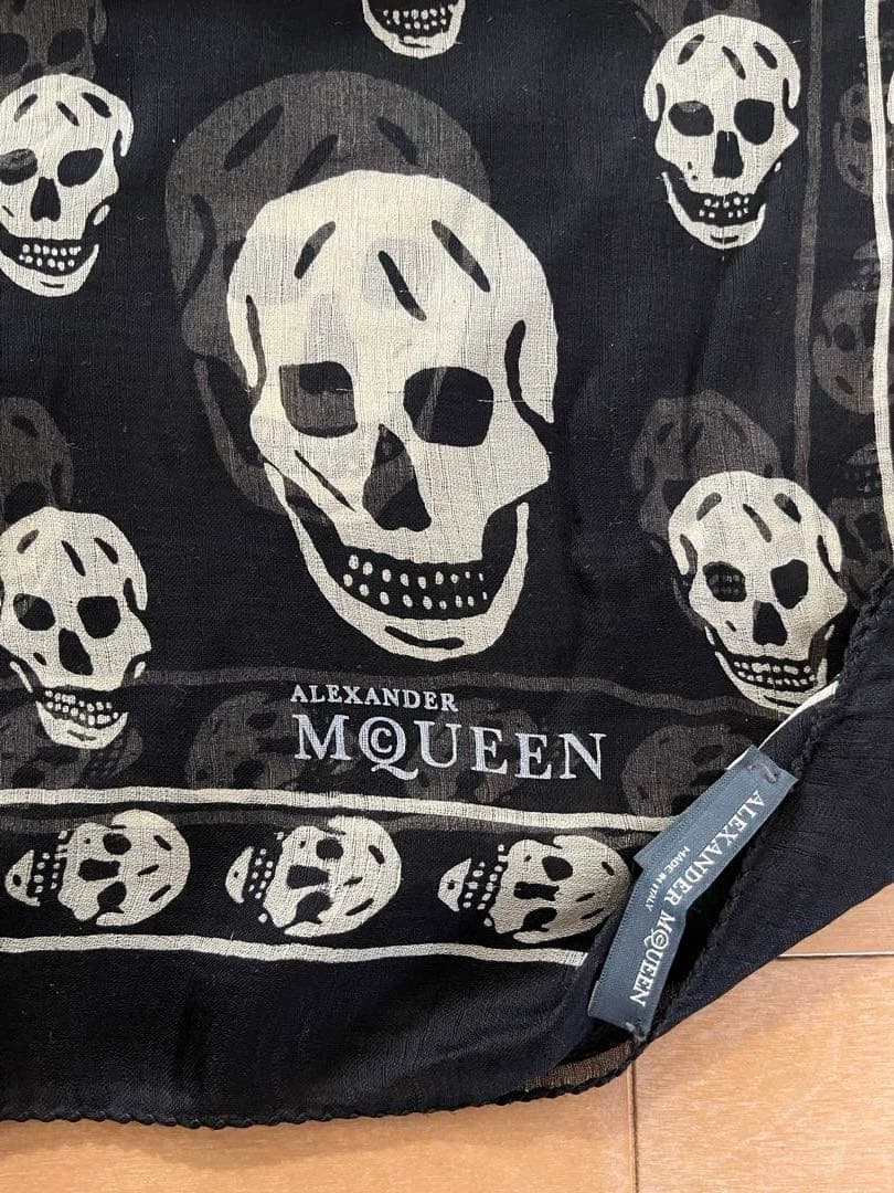 ALEXANDER MCQUEEN ブラック　スカルプリント ストール