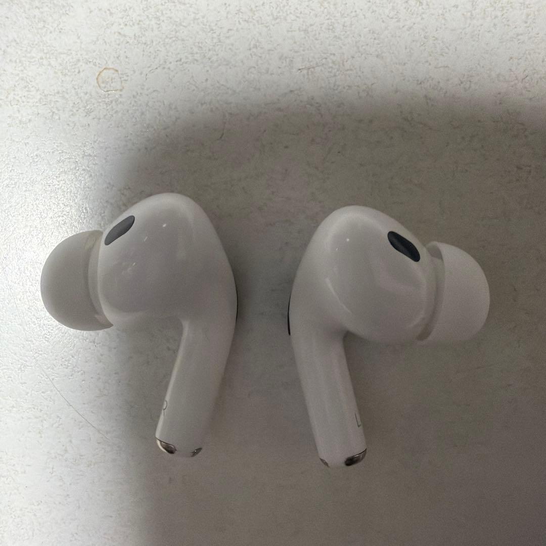 ぺ*ん様 AirPods Pro第二世代本体のみホワイト 機種番号A2698 動