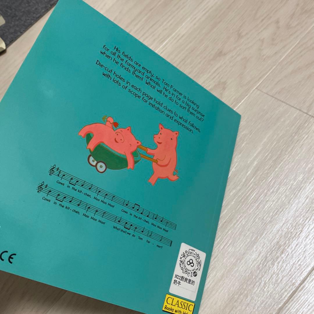 513 Cows in the Kitchen 穴開き仕掛け音声絵本