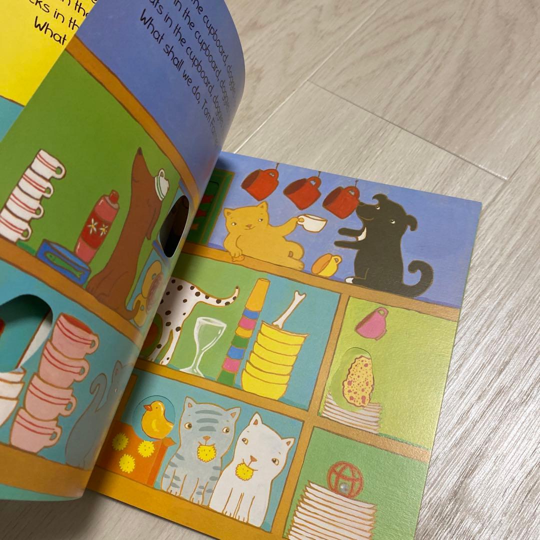 513 Cows in the Kitchen 穴開き仕掛け音声絵本