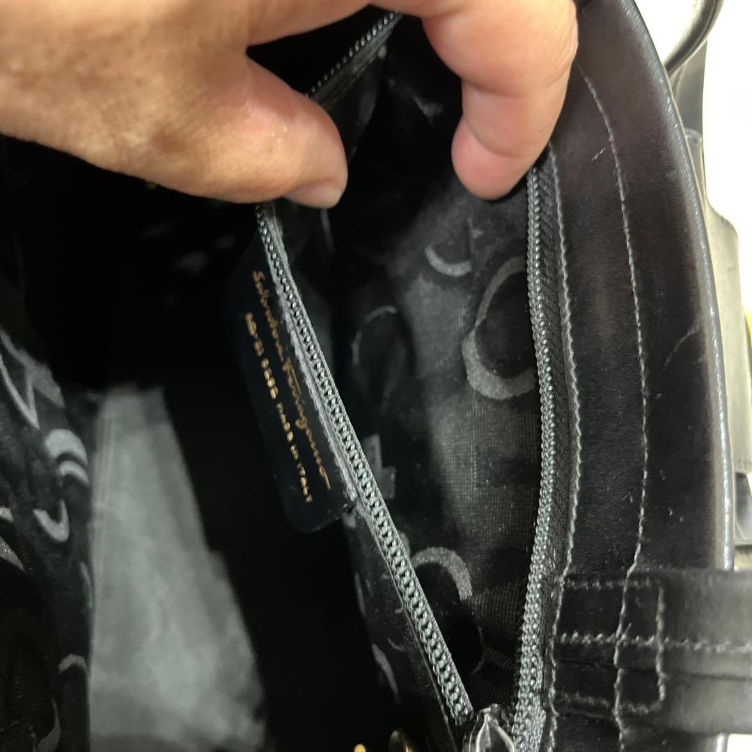 極美品 Ferragamo フェラガモヴァラ パテントレザーショルダー ハンド