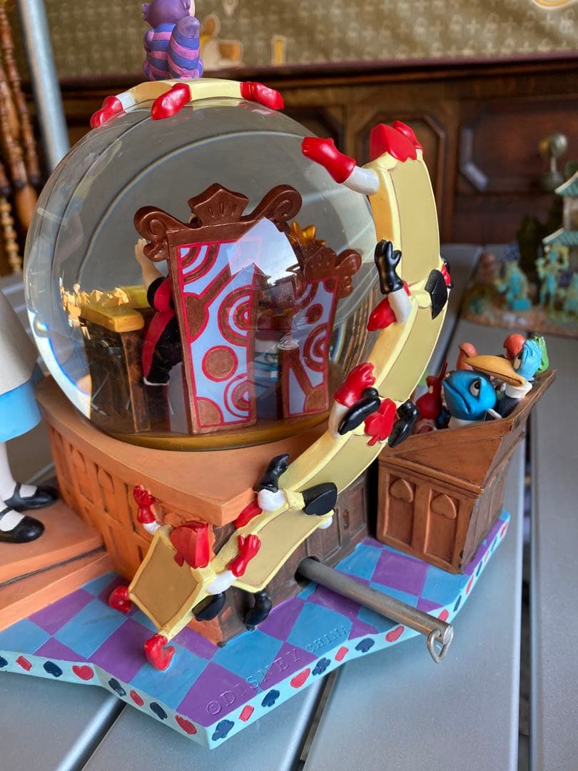 ふしぎの国のアリス　スノードーム　スノーグローブ　オルゴール　フィギュア