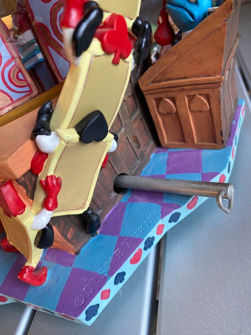 ふしぎの国のアリス　スノードーム　スノーグローブ　オルゴール　フィギュア