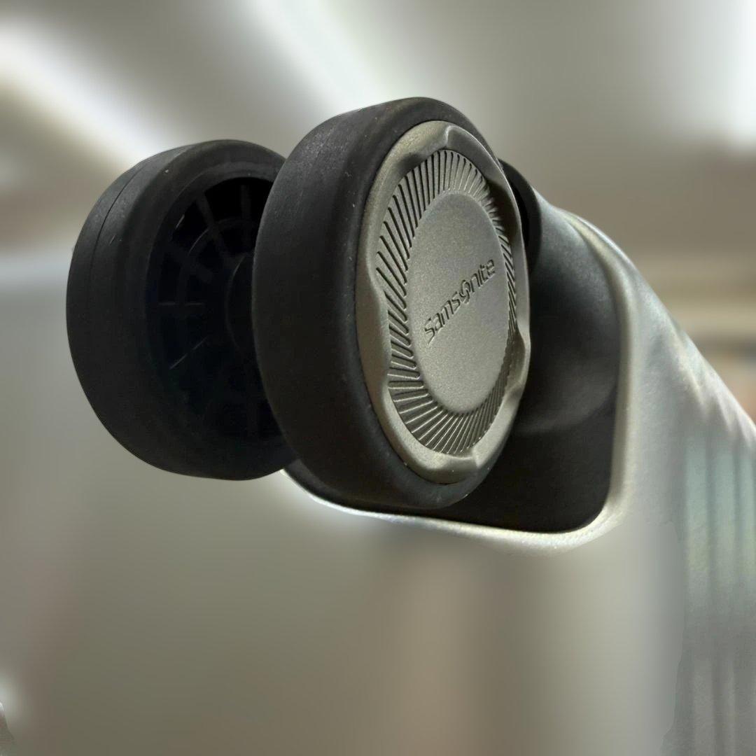 ★未使用　サムソナイト　エレメントスーツケース　27インチ　SAMSONITE