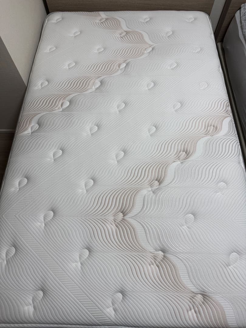 シモンズ　エグゼクティブ　ニューフィット　セミダブル(マットレスのみ)