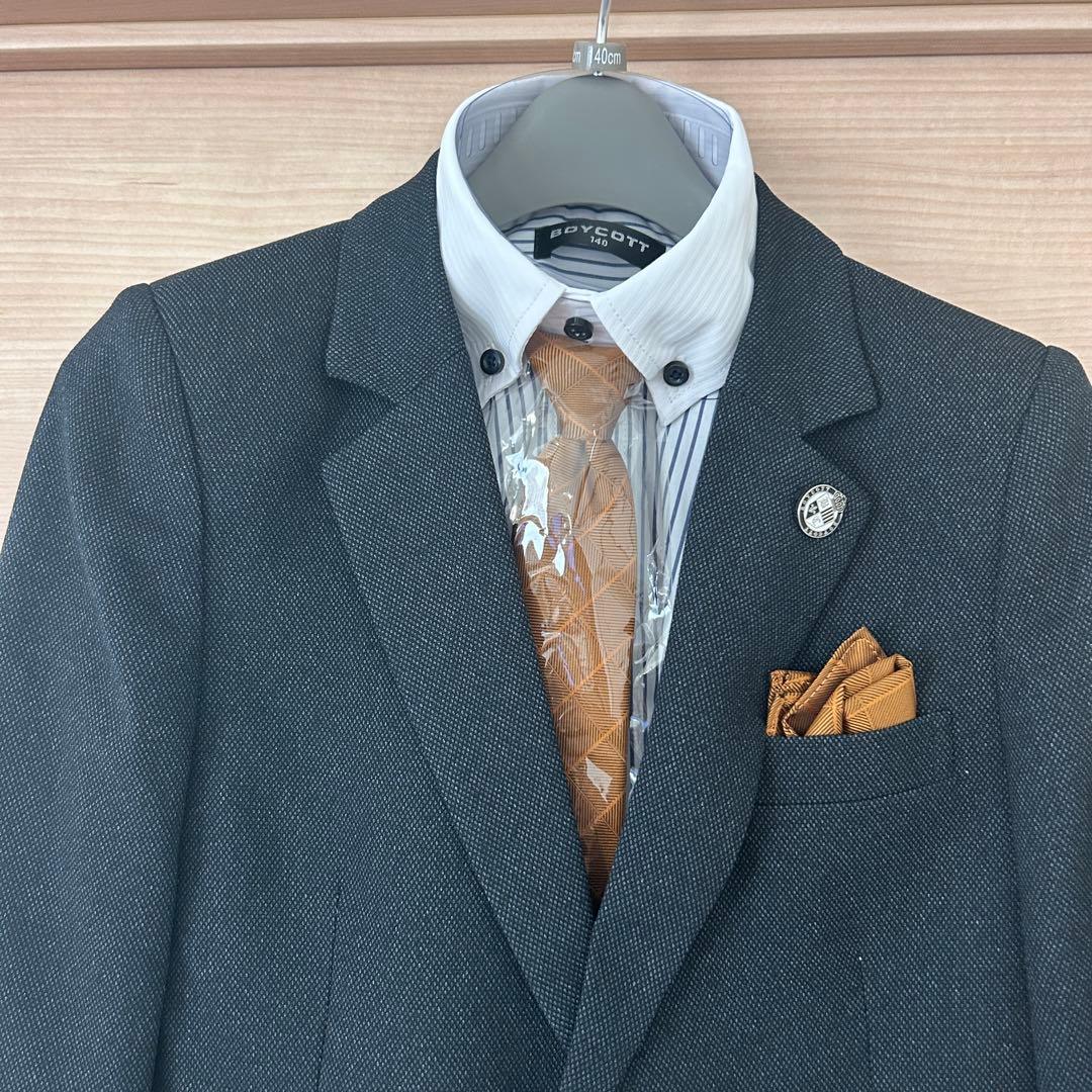 男の子フォーマルスーツ　【新品未使用品】　ボイコット　140