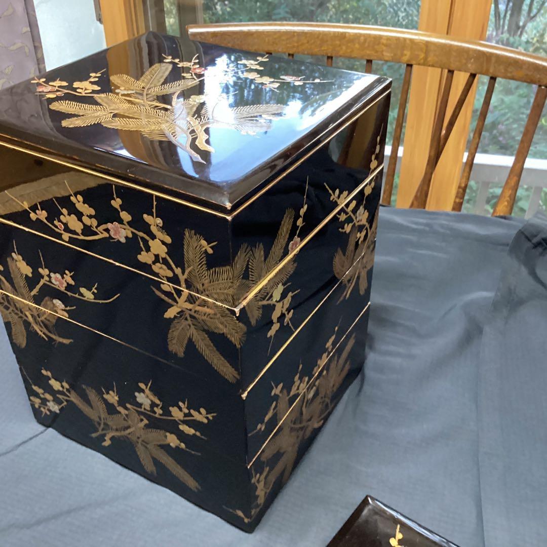 k2f-4 黒色重箱 4段 金箔装飾　漆器　年代物　松竹梅　縁起物