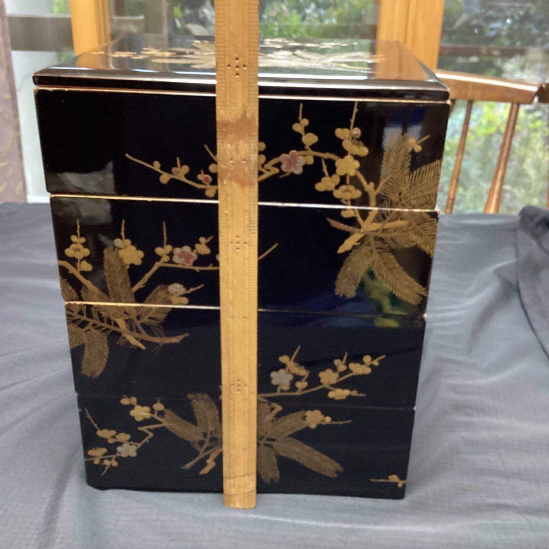 k2f-4 黒色重箱 4段 金箔装飾　漆器　年代物　松竹梅　縁起物