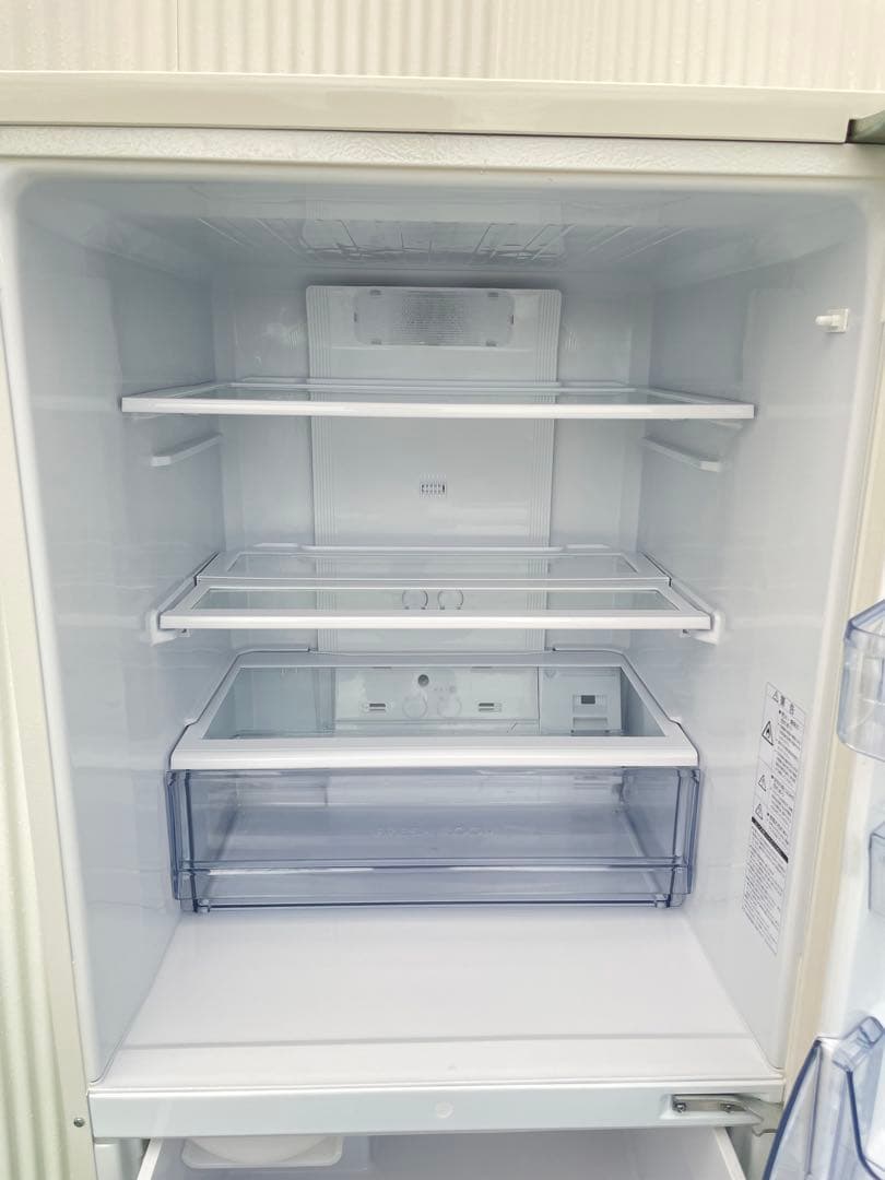 902アクア おしゃれホワイト 3ドア冷蔵庫 272L 高年式 右開き 高さ低め