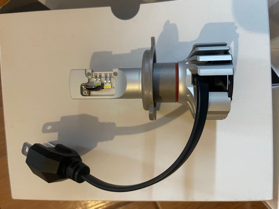 小糸　KOITO LED Vホワイト ヘッドランプ用 H4タイプ POLARG製