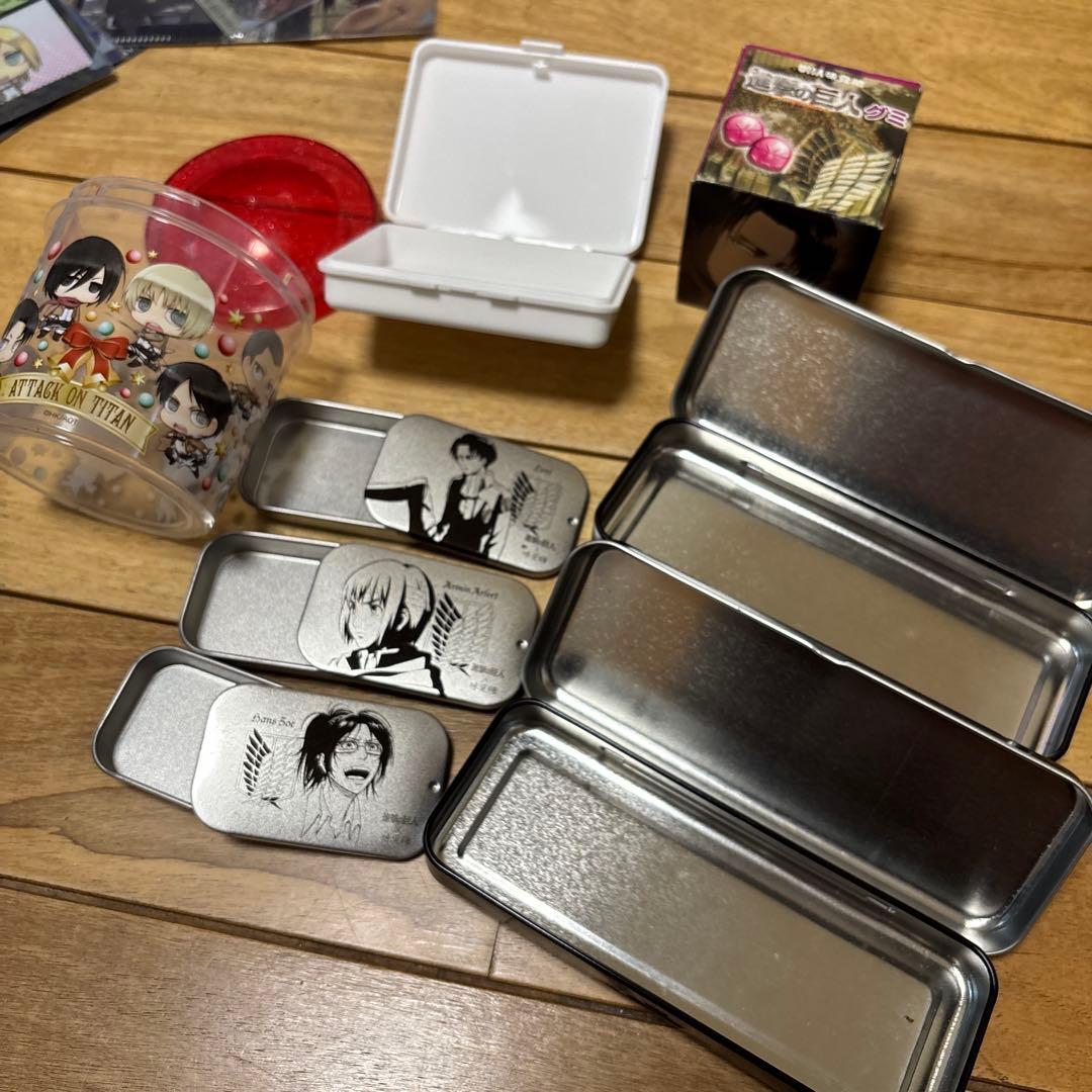 進撃の巨人 非売品など色々セット(クリアファイル6枚・缶ケース5点メモ帳4点等)