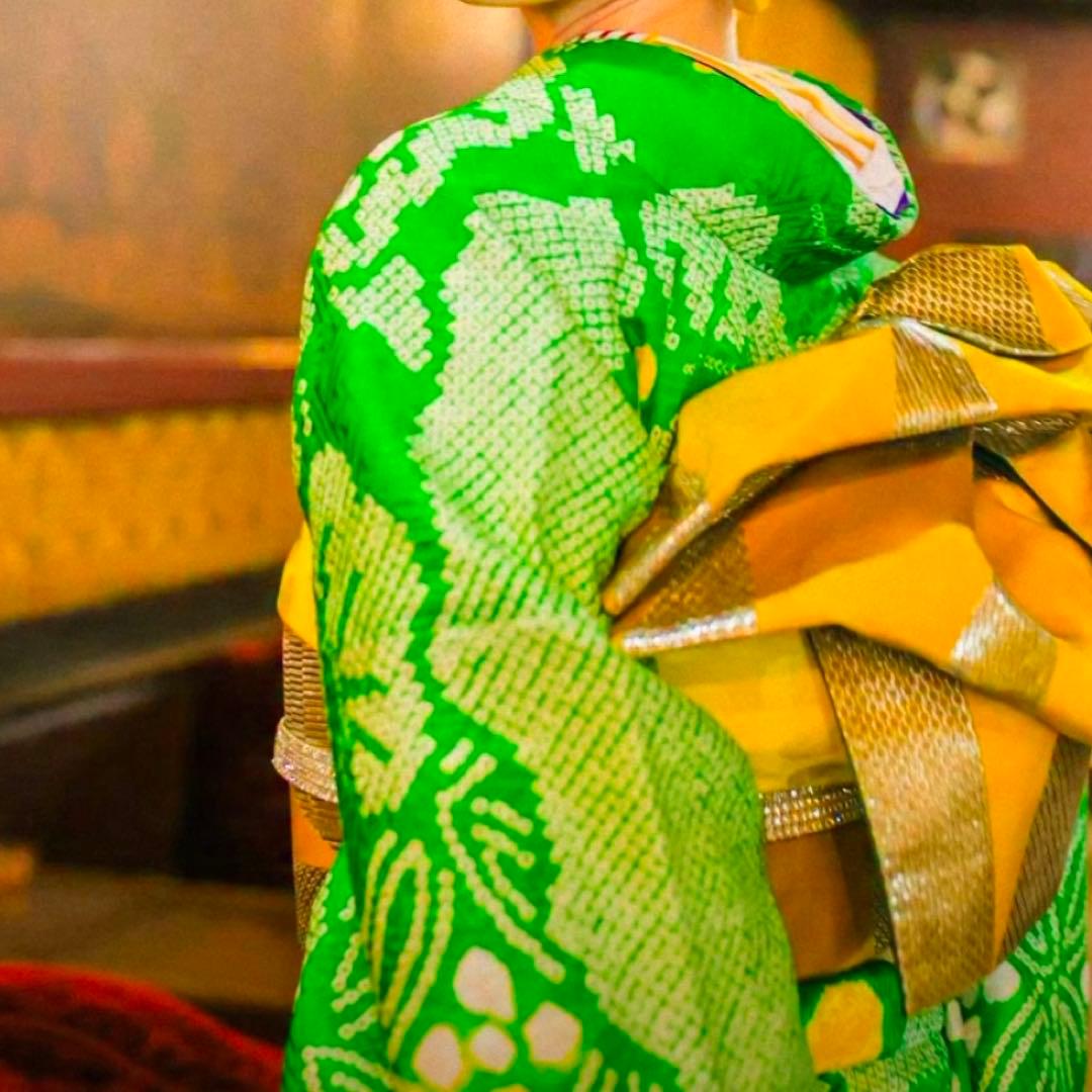 正絹　総絞り　黄緑×緑　疋田　源氏車　刺繍　振袖　着物単品　成人式　アンティーク