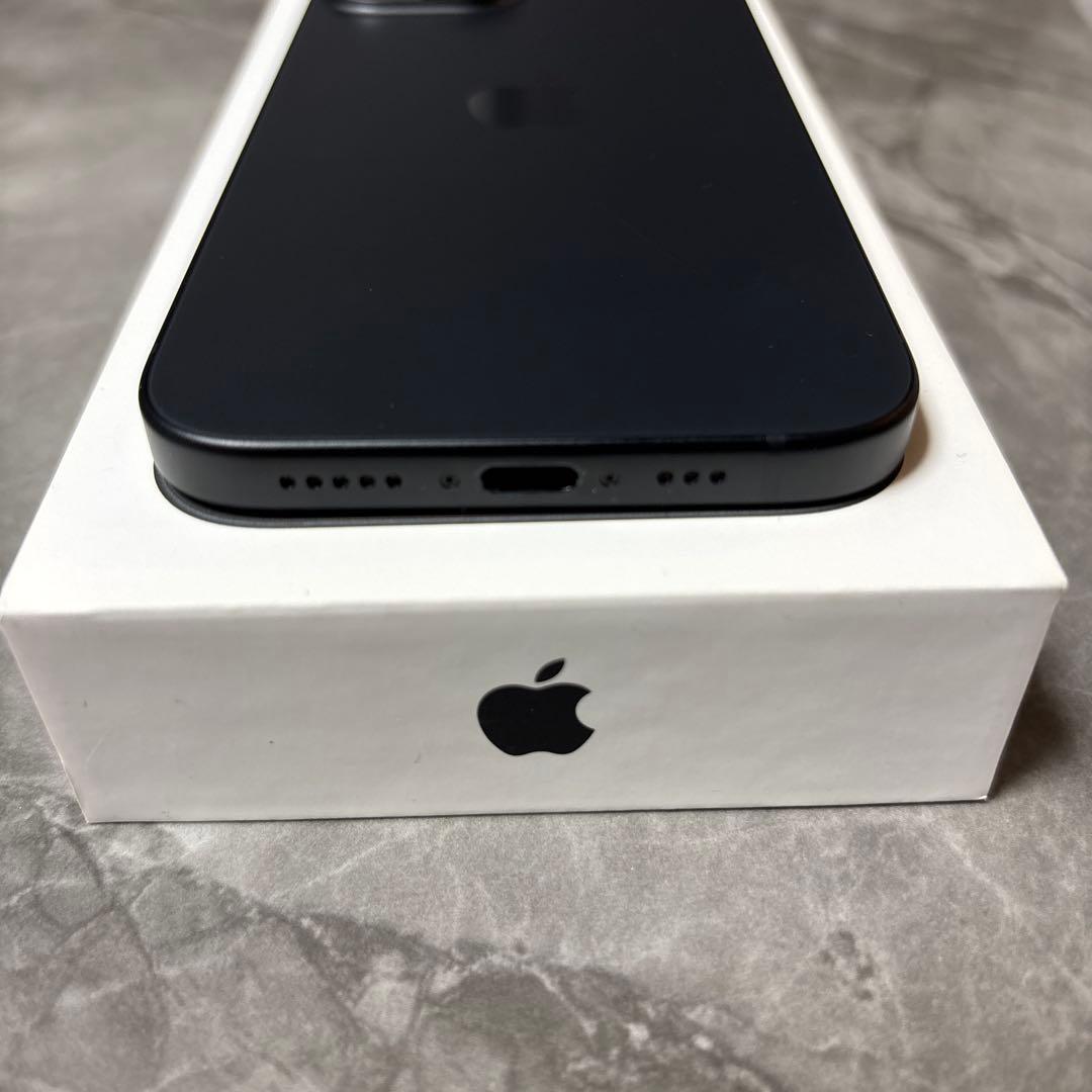【極美品】Apple iPhone 15 128GB ブラック SIMフリー