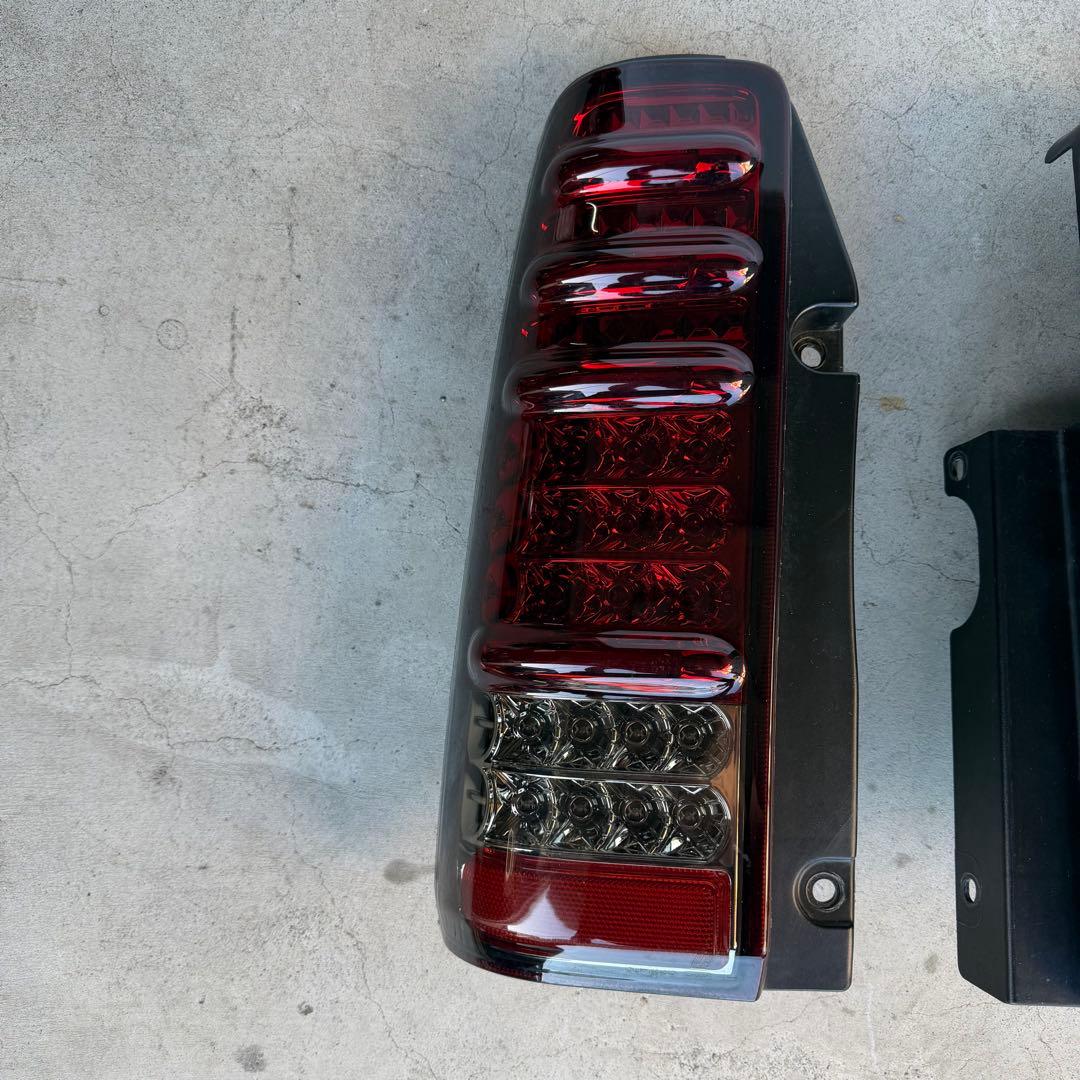値下げしました! ジムニー　JB23W　エムブロ　LEDテールランプ　赤スモーク