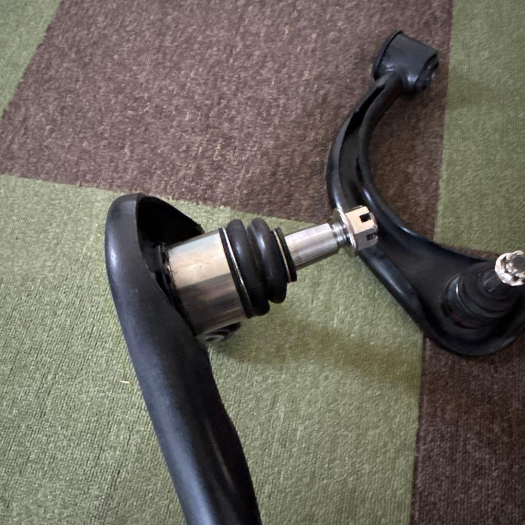 ランドクルーザープラド150 アッパーアーム　ロングボールジョイント