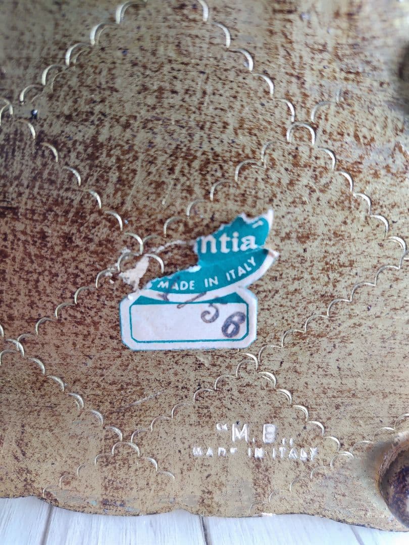 イタリアヴィンテージ　装飾的な金色の木製ボックス