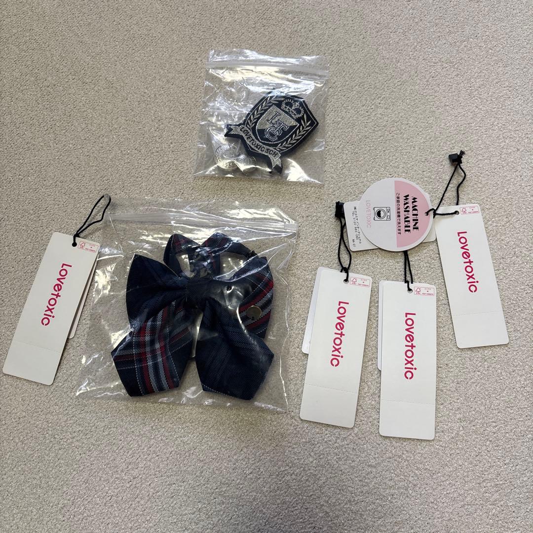 【お値下げしました】LOVETOXIC 6点 卒業式　M　美品　カバー付