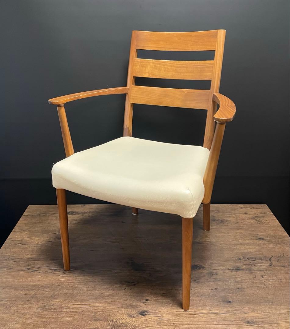karimoku カリモク家具　ダイニングチェア CT61モデル 肘付き