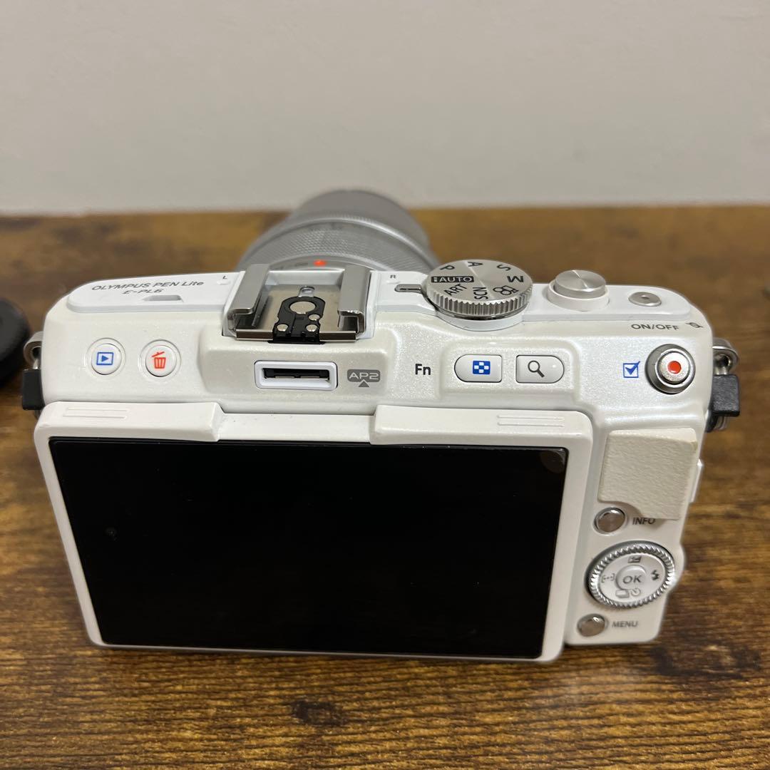 OLYMPUS ミラーレス一眼 ホワイト 交換レンズ付き　pen E-PL6