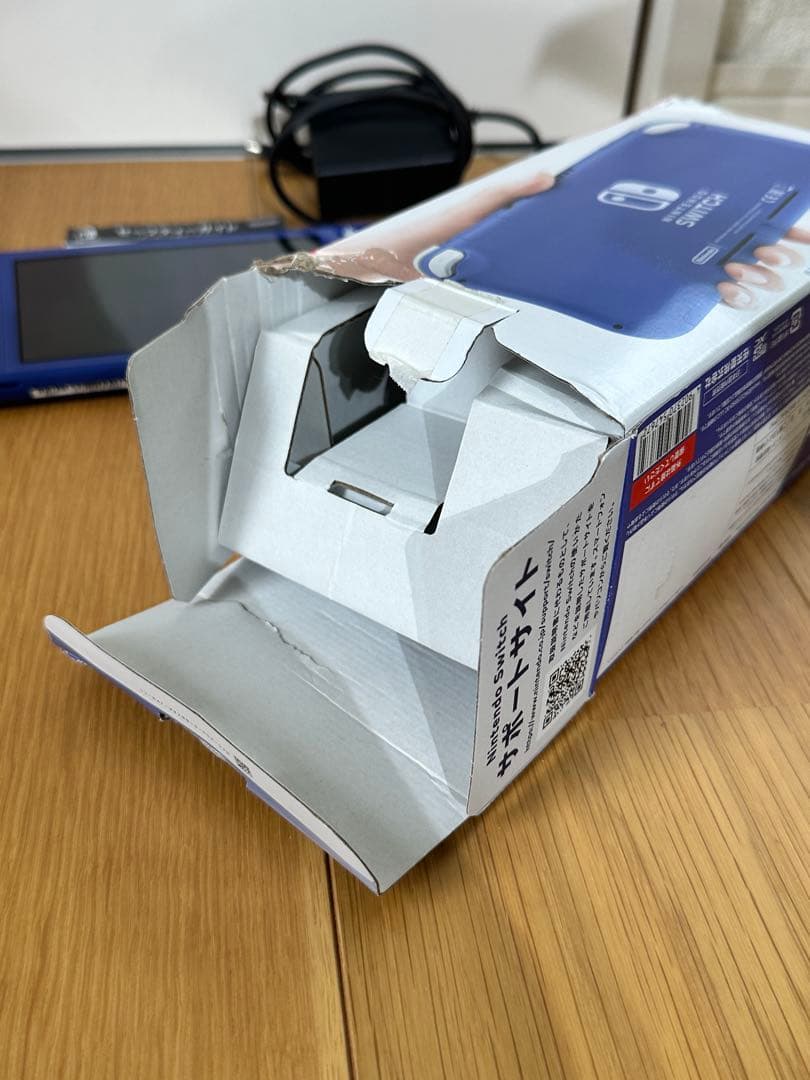 美品Nintendo Switch Lite 本体 ブルー 青 ACアダプター付