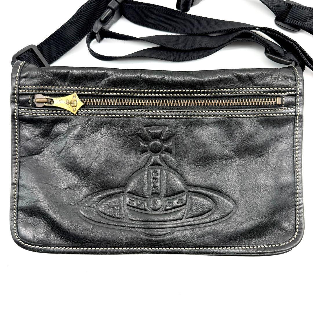 Vivienne　ショルダーバック　斜め掛け　黒　レザー　オーブ型押し　デカロゴ
