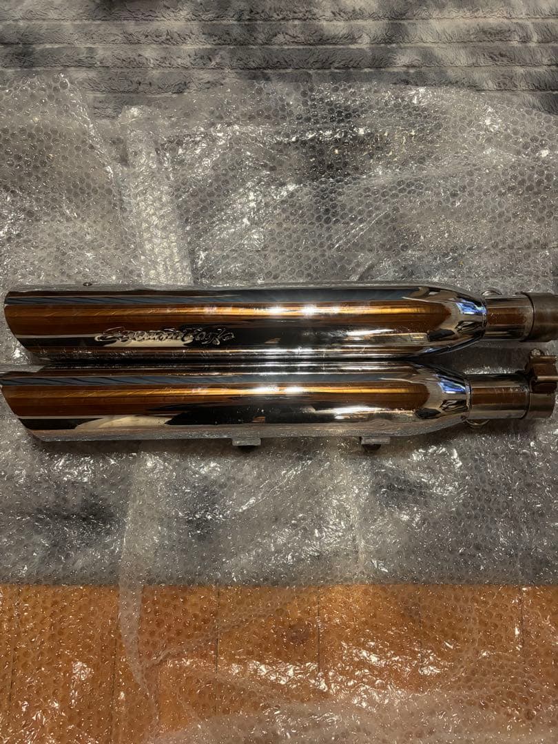 スクリーミンイーグルマフラー