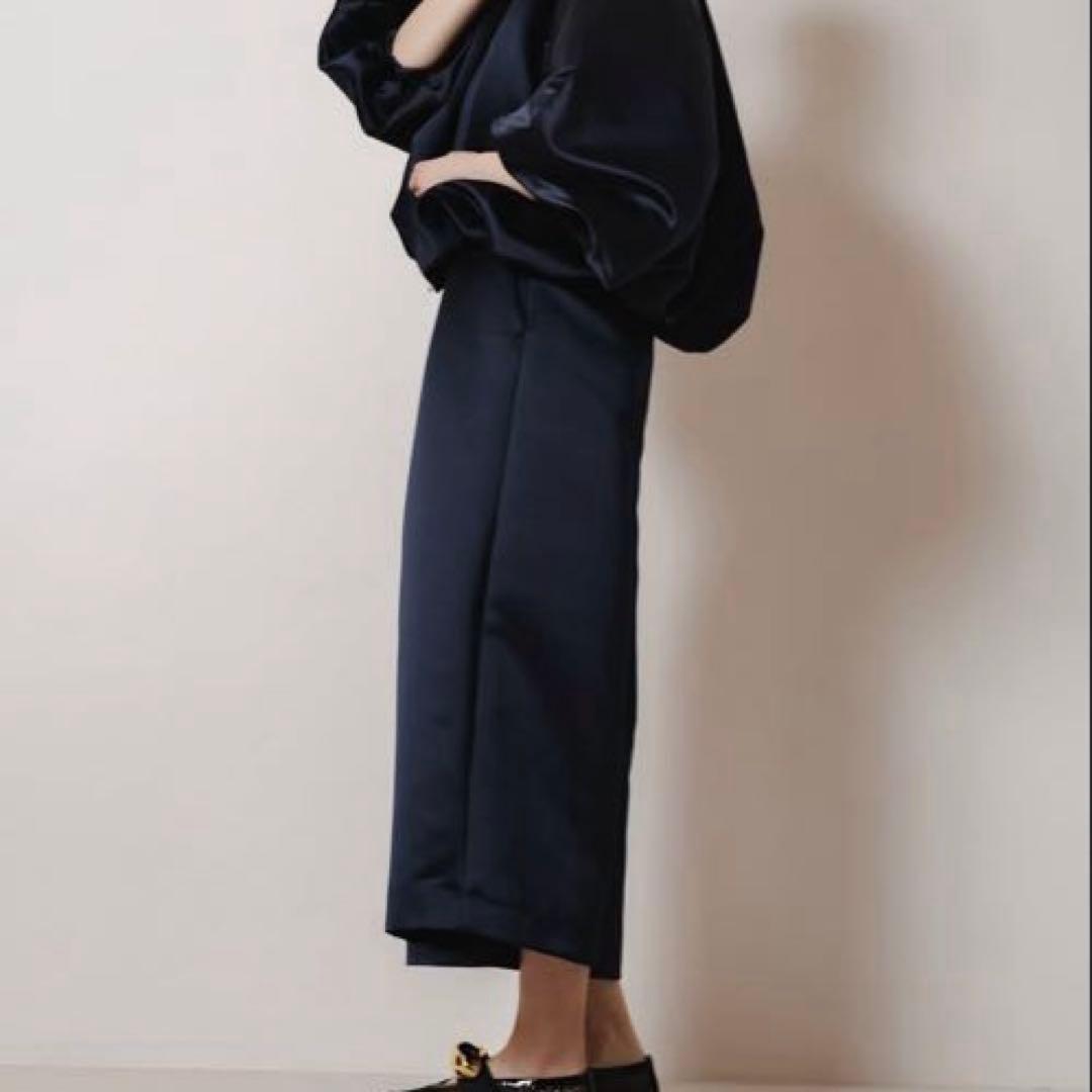 heve. サテンフレアガウチョパンツ　ネイビー