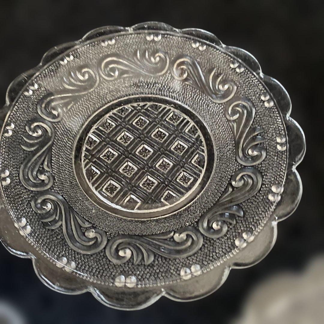 アンティーク】明治骨董　レースカット プレスガラス唐草紋様ウランガラス22㎝