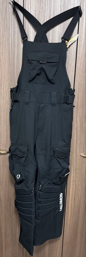 今シーズンモデル　オンヨネスキーウェア 上下　サロモンプリント入り