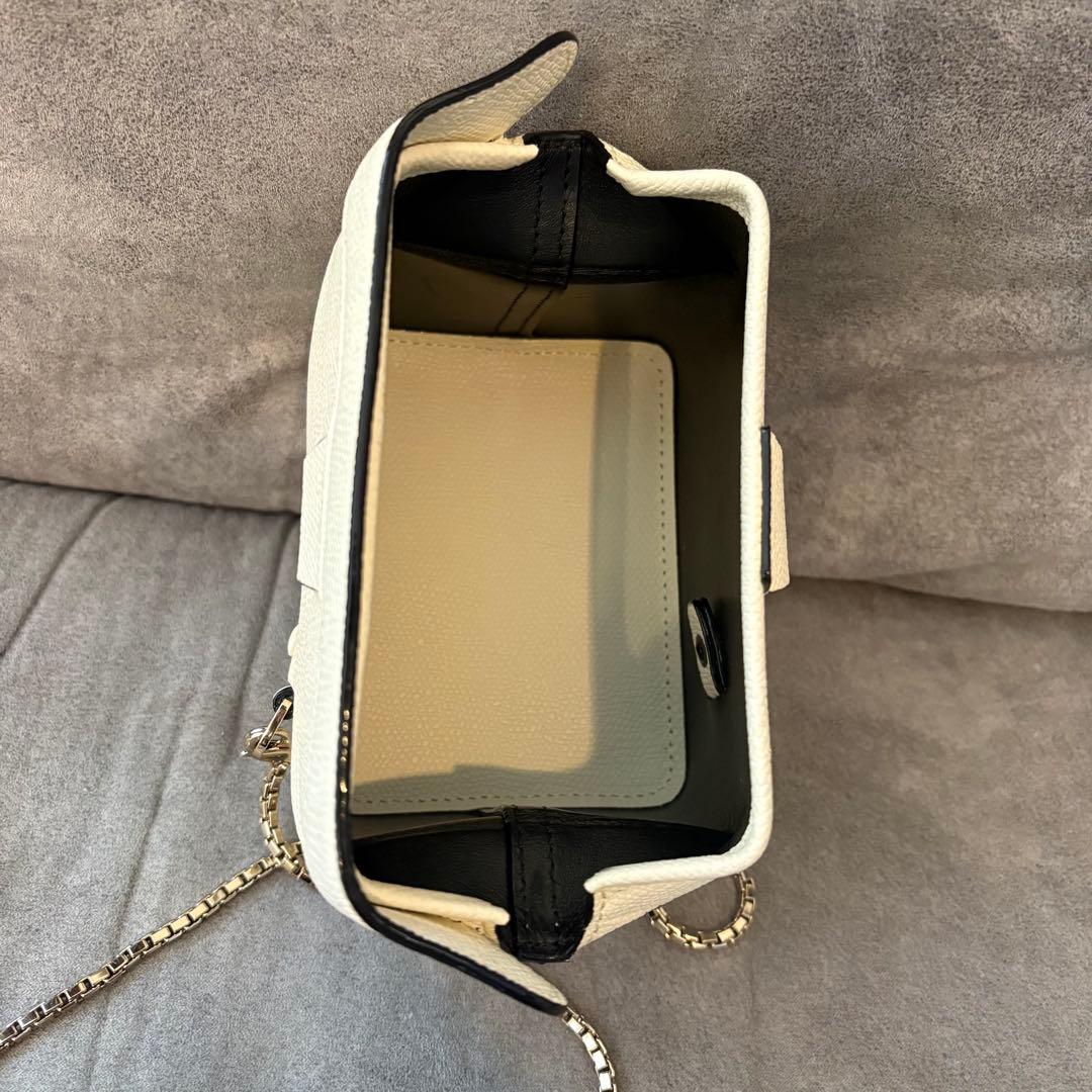 極美品/ヴァレクストラ/トリックトラッククロスボディーナノ　ホワイト　ミニバッグ