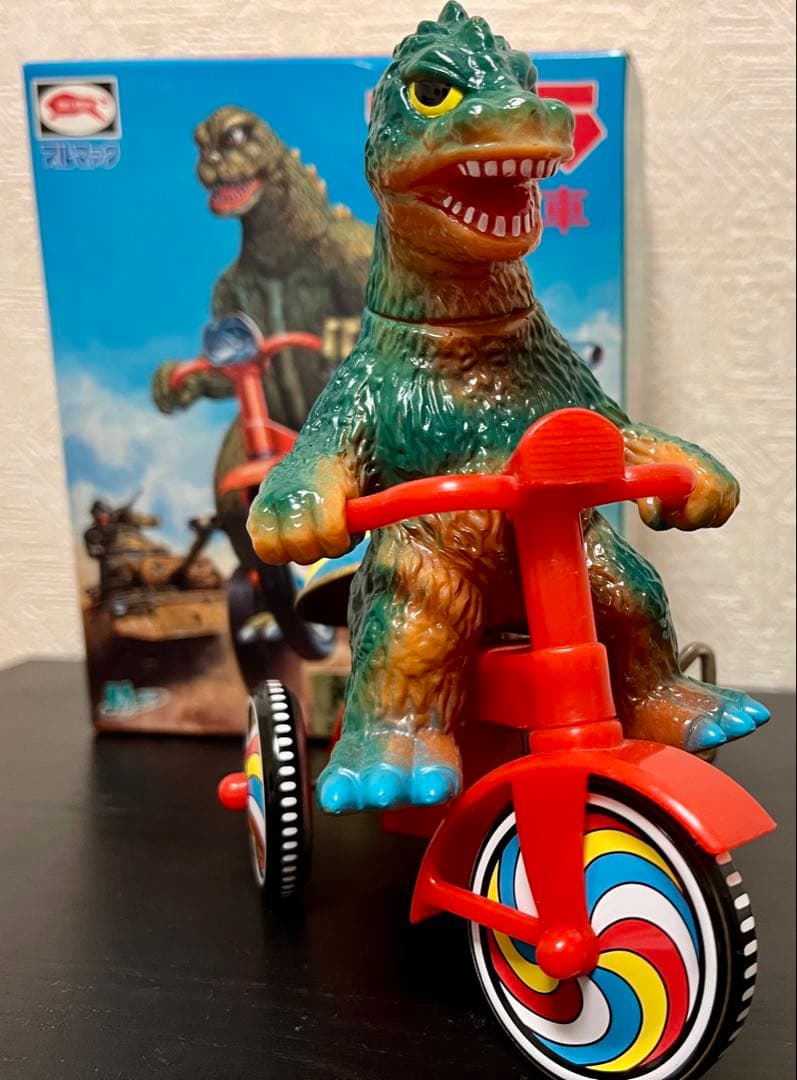 R*y様 ゴジラ 三輪車 フィギュア 2005年製