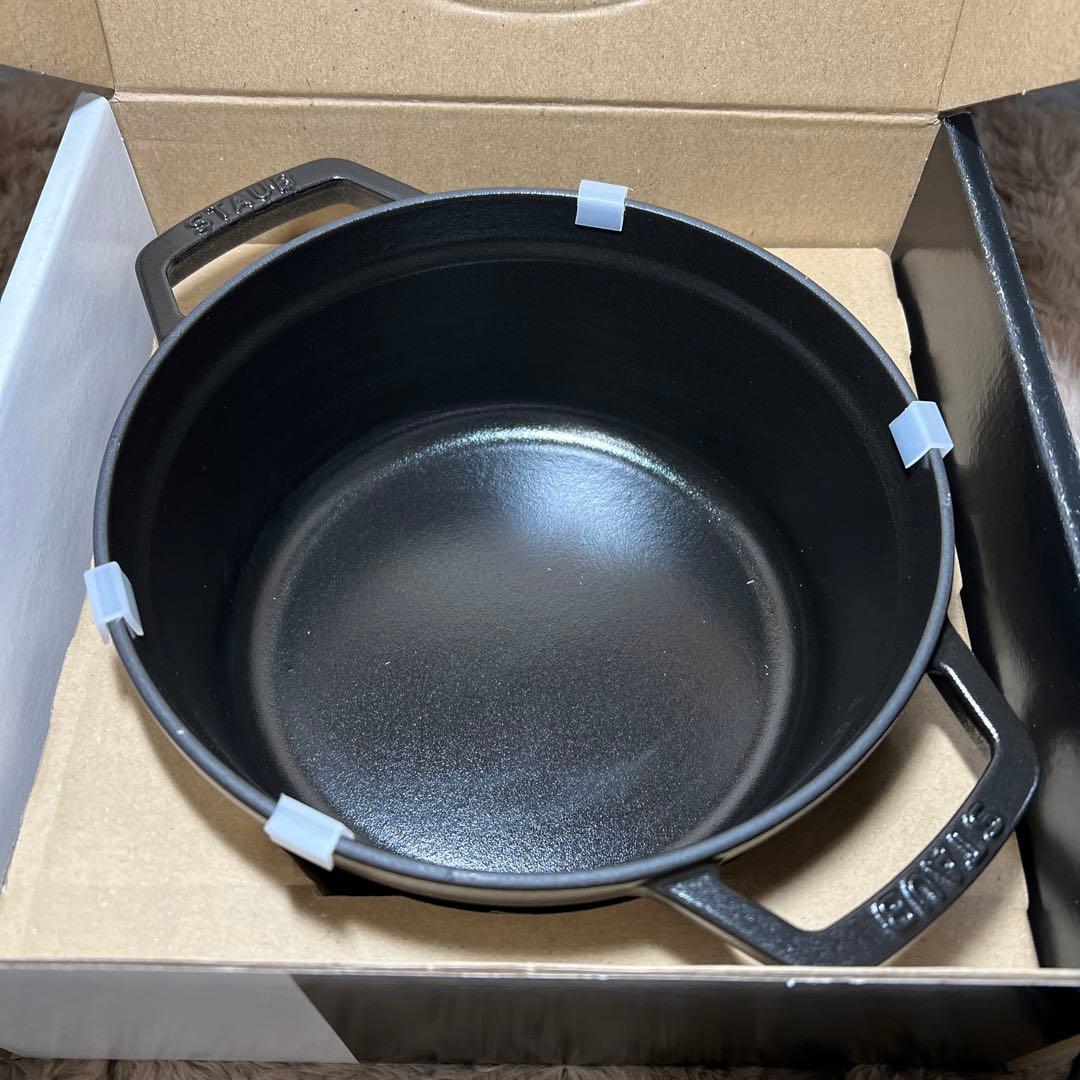 【新品】staub ストウブ 「ピコ ココット ラウンド ブラック 22cm」