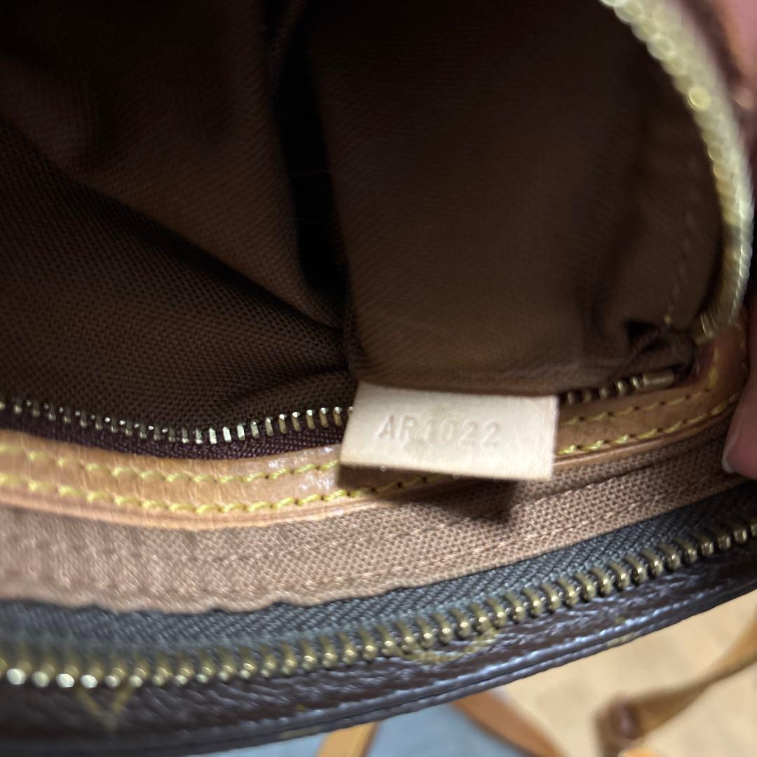 Louis Vuitton ルイ・ヴィトン「トロター」（型番：M51240）